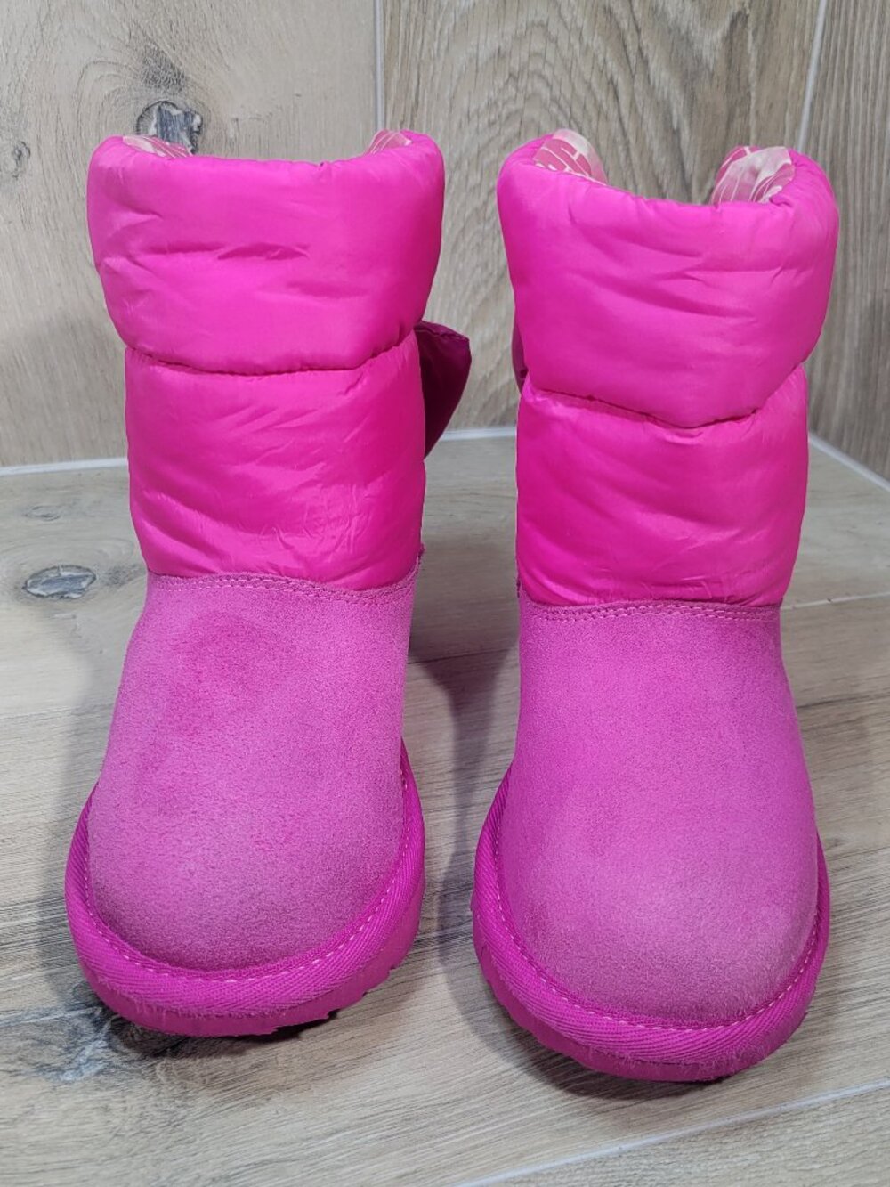 UGG Australia Bailey Bow Maxi Wavelength Rock Rose Pink Suede Boots Girls Size 1